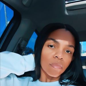 Meet your Posher, Deshona